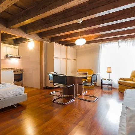 Apartment Canossa *